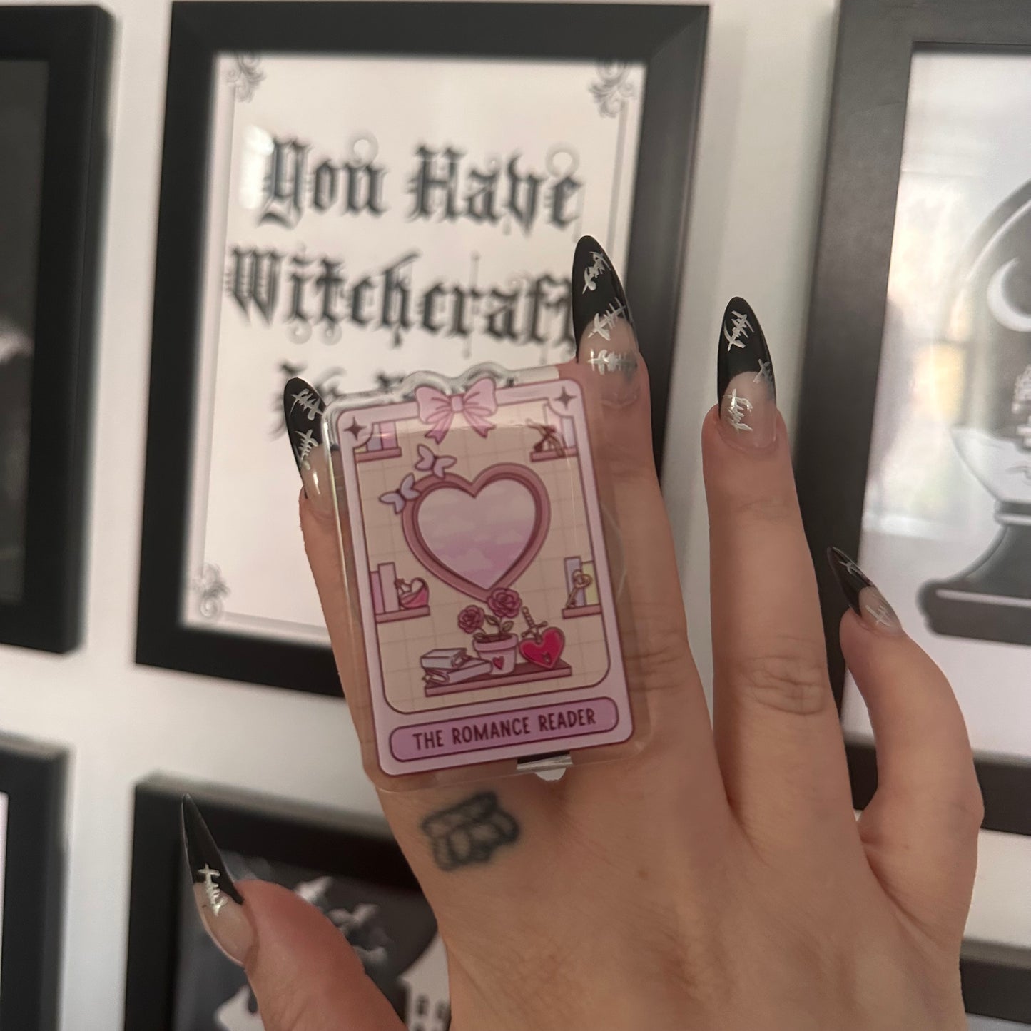 Romance reader MagSafe e-reader grip