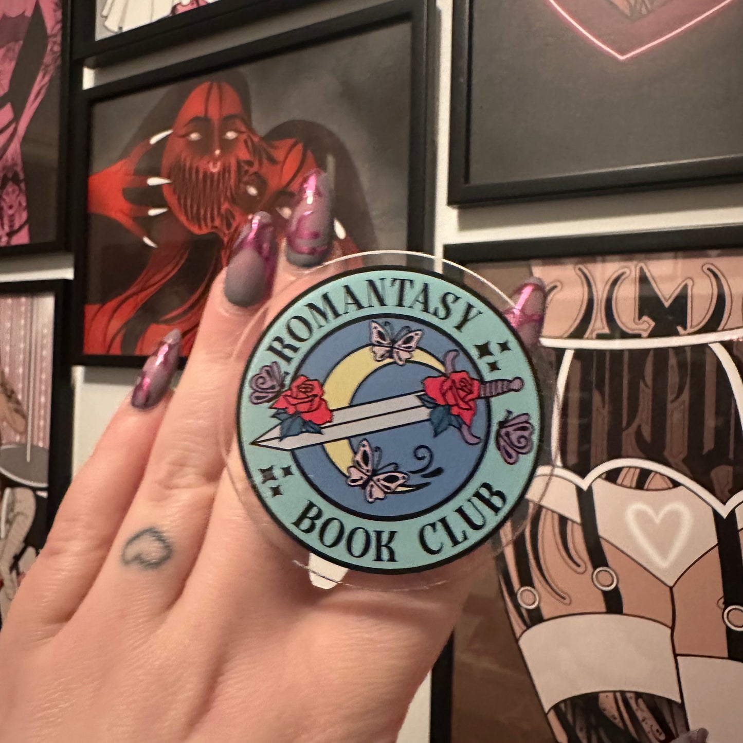 Romantasy Kindle Grip