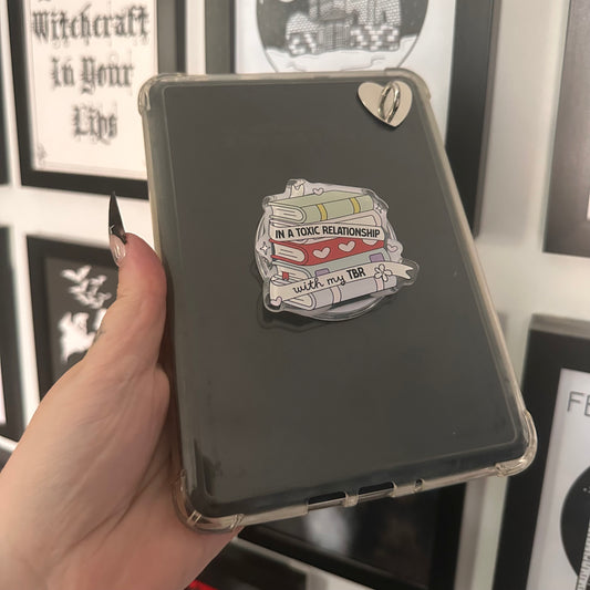 Toxic relationship with TBR MagSafe e-reader grip