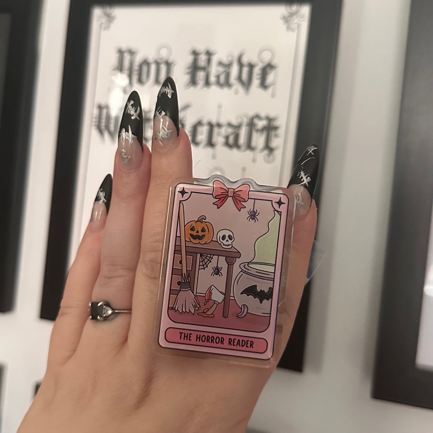 Horror reader MagSafe e-reader grip