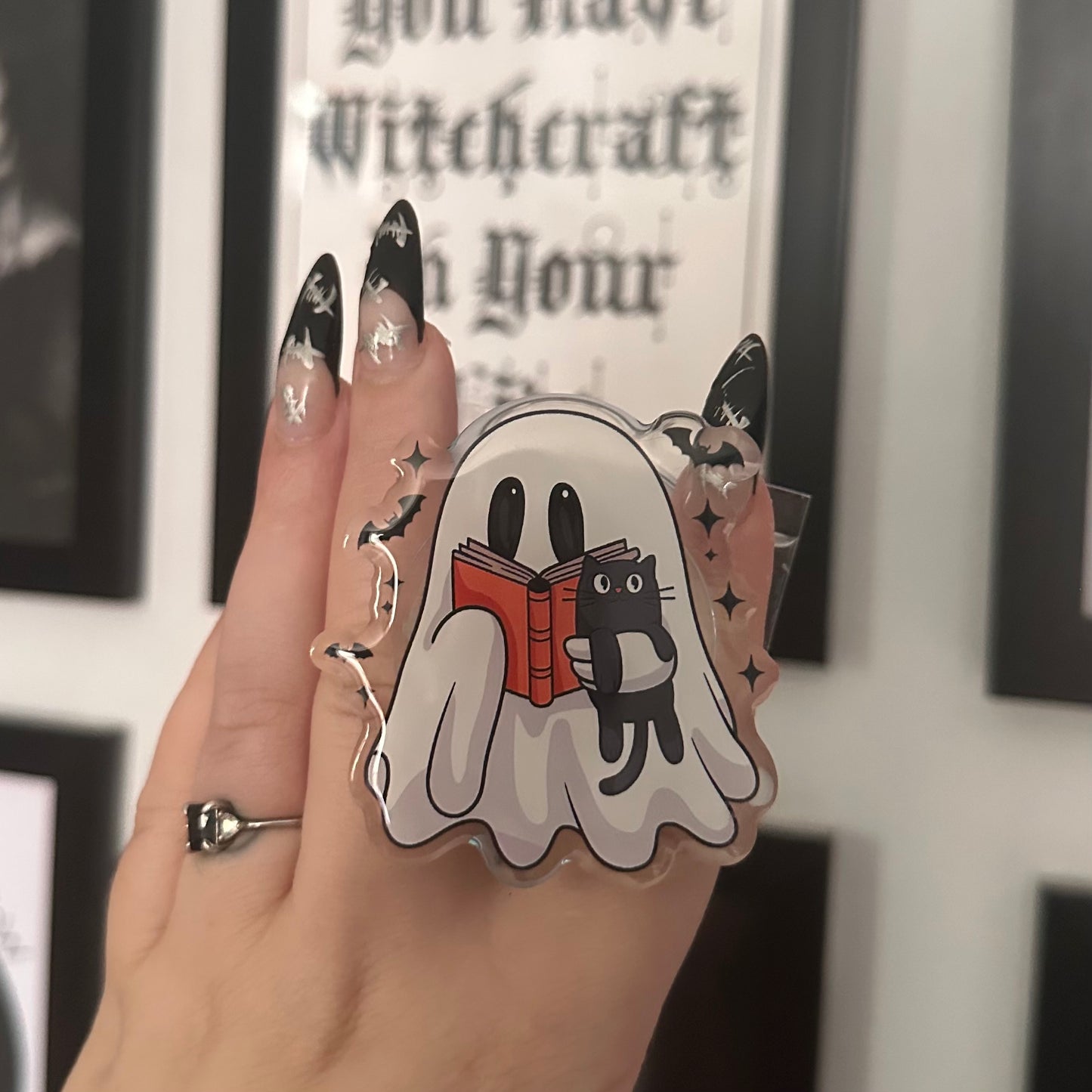 Ghostie MagSafe e-reader grip