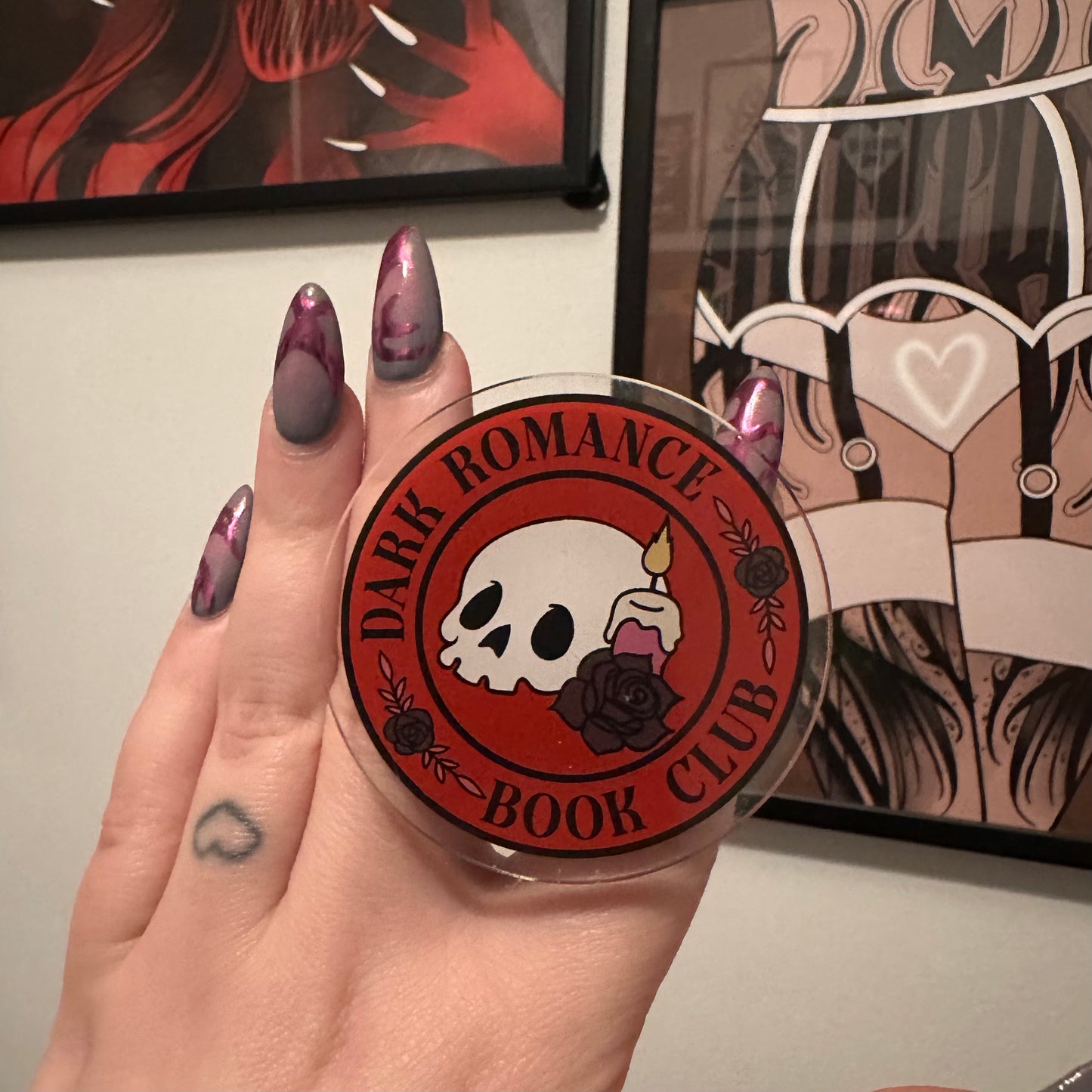 Dark romance Kindle Grip